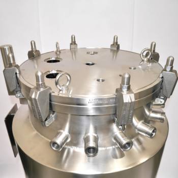 Pharmaceutical industry: Bioreactor with cover